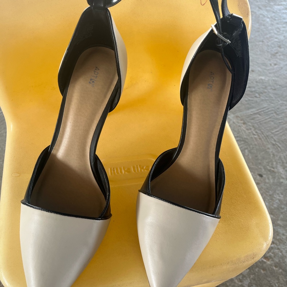 Apt. 9 Black and White Flats with Classic Color-Blocking